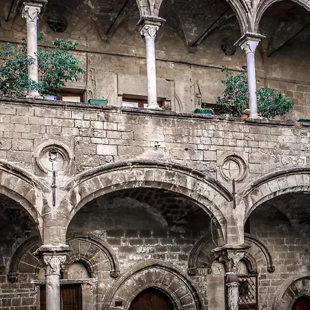 Le Casette Palazzo Ajutamicristo Xii Apartment Palermo